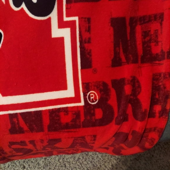 Nebraska Cornhuskers fleece stadium blanket - Picture 4 of 10